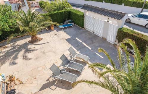Three-bedroom Holiday Home In L'ametlla De Mar