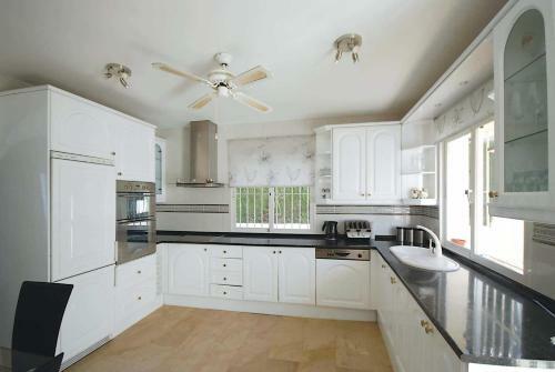 Riviera Del Sol Villa Sleeps 6 Air Con Wifi