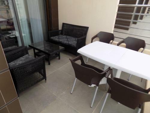 Top Floor Apartment By The Sea