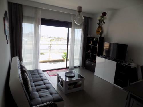 Top Floor Apartment By The Sea