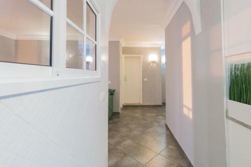 Central Square Apartment "with Sea Views"