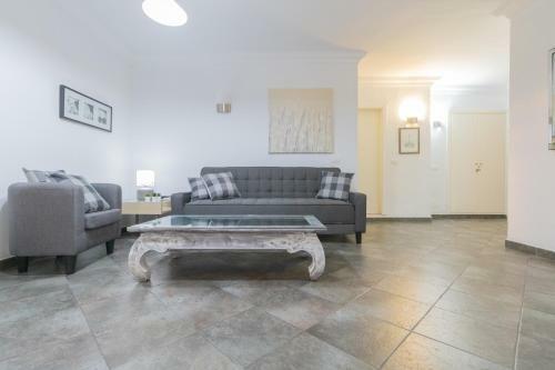 Central Square Apartment To Share "with Sea Views"