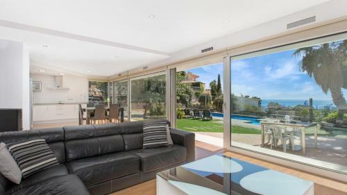 Lloret De Mar Villa Sleeps 8