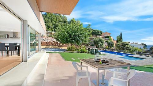 Lloret De Mar Villa Sleeps 8