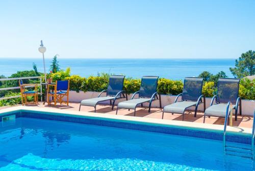 Lloret De Mar Villa Sleeps 9 Pool