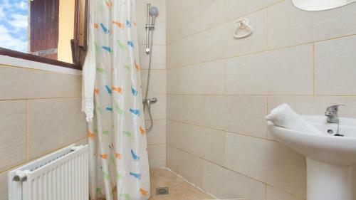 Lloret De Mar Villa Sleeps 9
