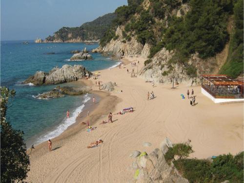 Four-bedroom Holiday Home In Lloret De Mar