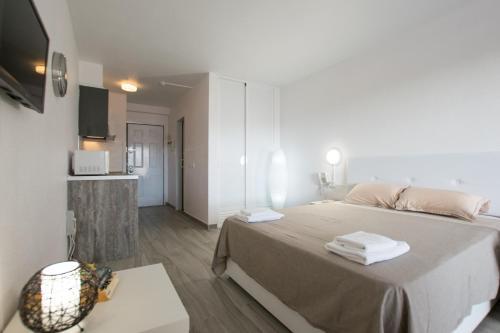 Apartment With Heated Pool In Los Cristianos