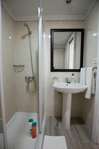 Apartment With Heated Pool In Los Cristianos