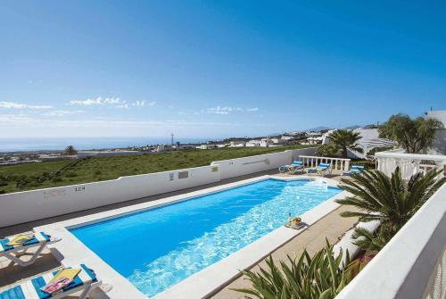 Macher Villa Sleeps 10 Wifi