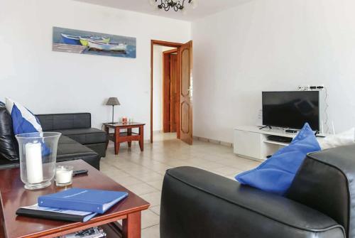 Macher Villa Sleeps 10 Wifi