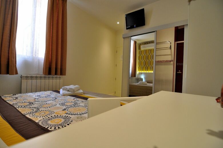 Albergue Far Home Plaza Mayor