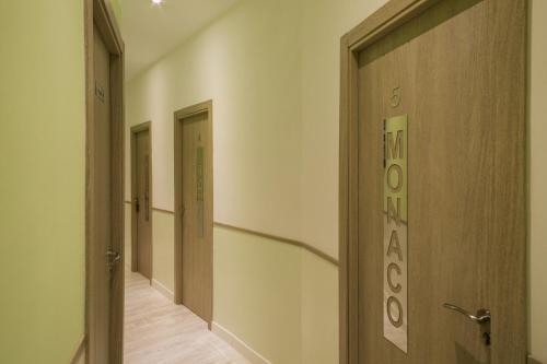 Hostal Adis