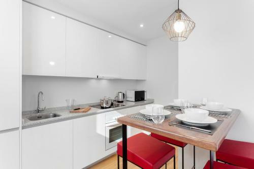 Home Art Apartments