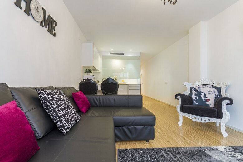 7rooms7 Gran Via Madrid Apartments