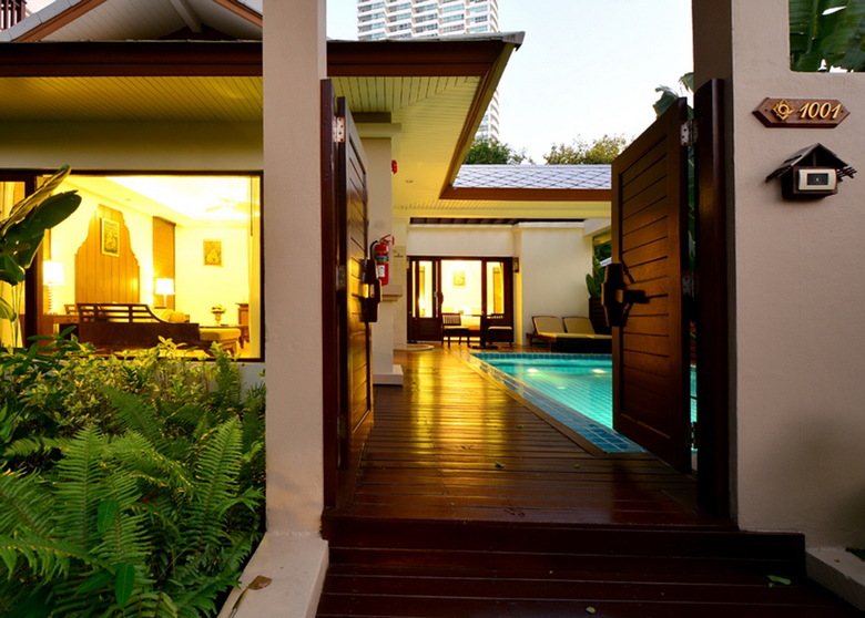 Hotel Ravindra Beach Resort And Spa