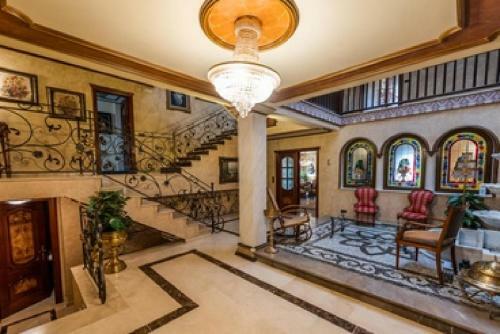 Villa With Pool Near The Beach