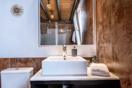 One-bedroom Apartment With Terrace Tina
