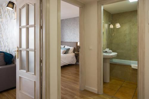 Urbe10 Plaza De La Merced 1 Bedroom Apartment
