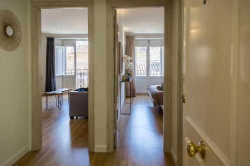 Urbe10 Plaza De La Merced 1 Bedroom Apartment