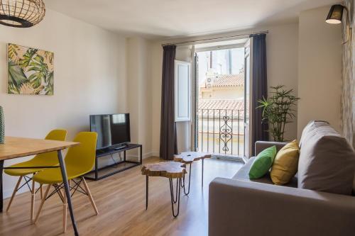 Urbe10 Plaza De La Merced 1 Bedroom Apartment