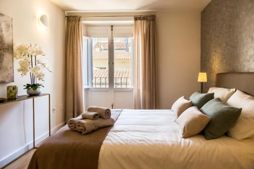 Urbe10 Plaza De La Merced 1 Bedroom Apartment