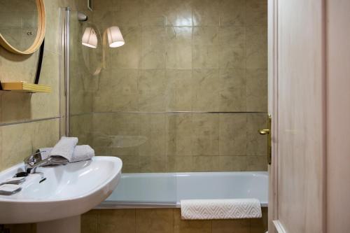 Urbe10 Plaza De La Merced 1 Bedroom Apartment