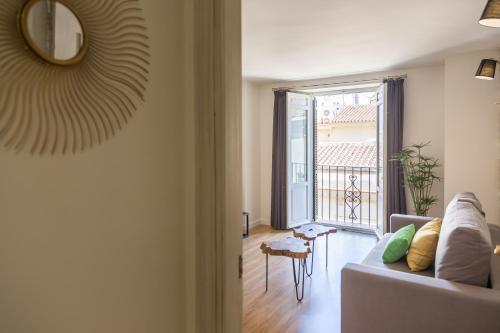 Urbe10 Plaza De La Merced 1 Bedroom Apartment