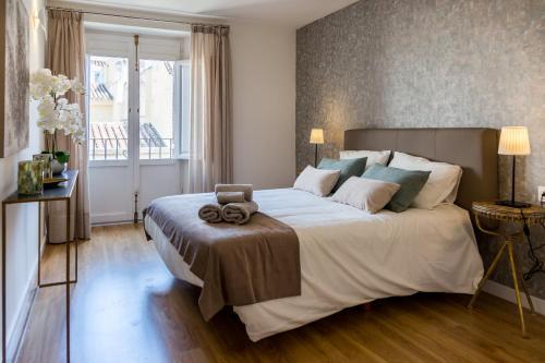 Urbe10 Plaza De La Merced 1 Bedroom Apartment