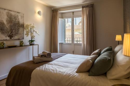 Urbe10 Plaza De La Merced 1 Bedroom Apartment