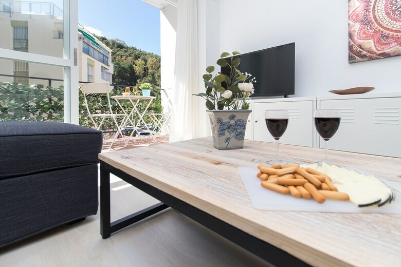 Quiet Apartment Nice Terrace By Town