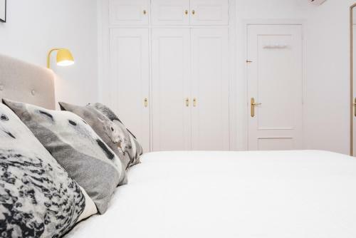 Three-bedroom Apartment With View Charlie