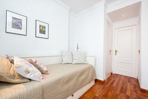 Three-bedroom Apartment With View Charlie