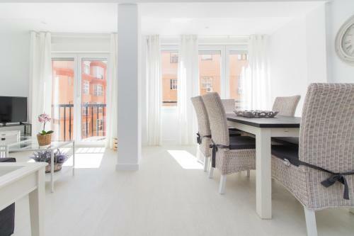 Bright Apartment Close To Beach And Town