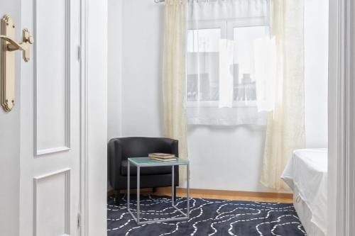 One-bedroom Apartment With Terrace Picasso