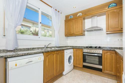 Homeholidaysrentals Coral