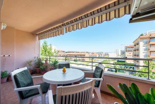 Ref. 190. Apart. Avenida