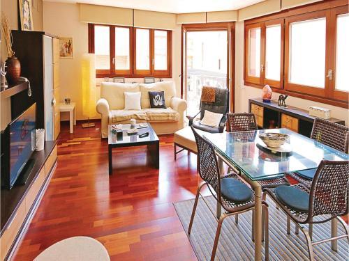 Three-bedroom Holiday Home In Malgrat De Mar