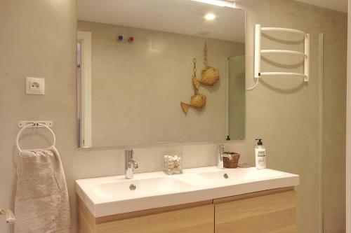 1096 Beachfront 50 Meter 2 Design Apartments 3 Pools