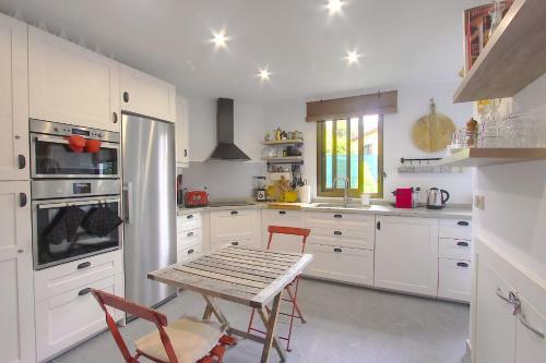 1096 Beachfront 50 Meter 2 Design Apartments 3 Pools