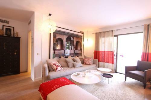 1096 Beachfront 50 Meter 2 Design Apartments 3 Pools