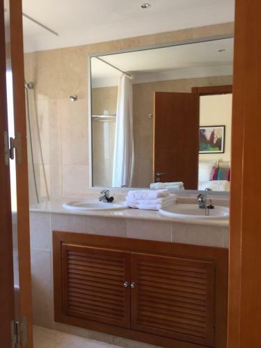 Aloha Hill Club Contemporary Apartment