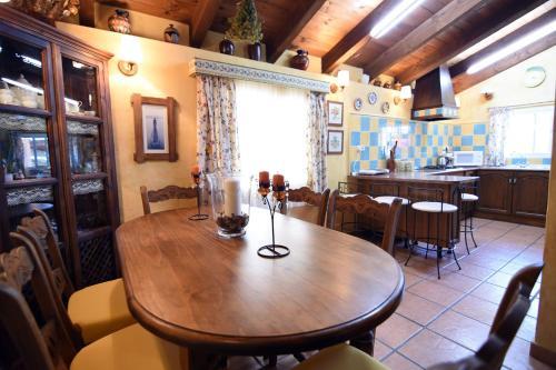 Casitas Select - Villa Abajo In Mijas