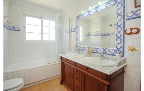 Three-bedroom Apartment In Mijas