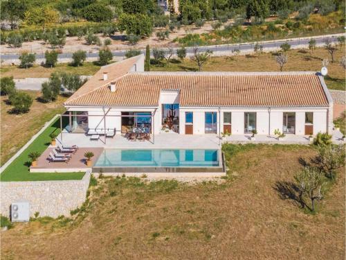 Four-bedroom Holiday Home In Moscari