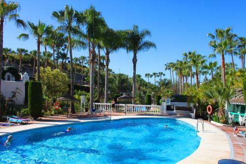 Apartamentos El Capistrano Nerja Guy P. Way
