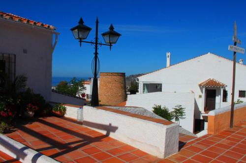 Apartamentos El Capistrano Nerja Guy P. Way