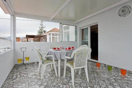 Stylish Apartment Over Balcon De Europa