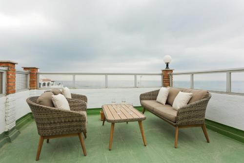 Stylish Apartment Over Balcon De Europa
