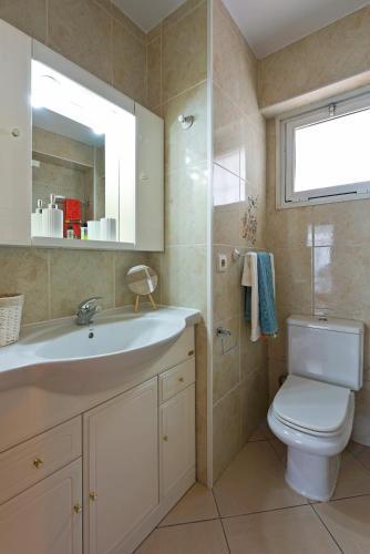 Stylish Apartment Over Balcon De Europa